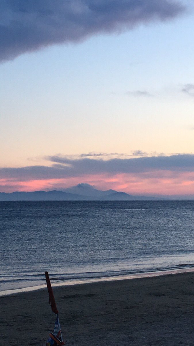 NietzchePenguin's tweet image. @MyPeakChallenge Relaxing walk along the sea!