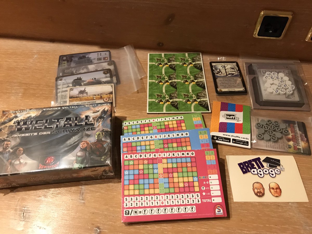 Spieleleiter's tweet photo. Meine kleine Ausbeute vom ersten Tag der #BerlinCon17 #lootpic https://t.co/bt43PrrXI3