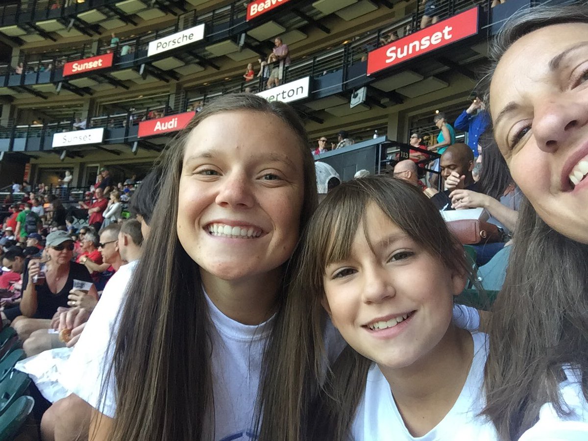 ezriepace's tweet photo. Roses among many Thorns! Representing Courage Country @ItTakesNCourage @TheNCCourage @ash_hatch33 https://t.co/08Nqoy1f6N