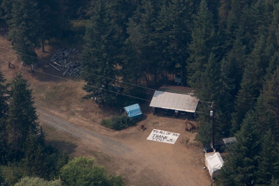 cbcnewsbc's tweet image. A note for firefighters in B.C., spotted from a helicopter over the Interior. buff.ly/2tVk1hj (📷: @tinalovgreen/CBC)#BCWildfire