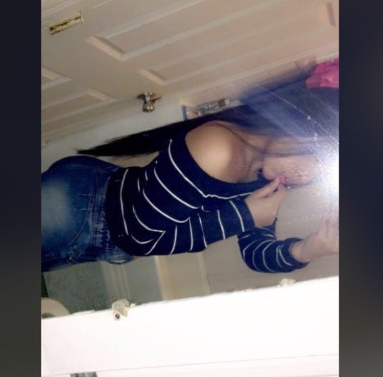 is_melly's tweet image. 