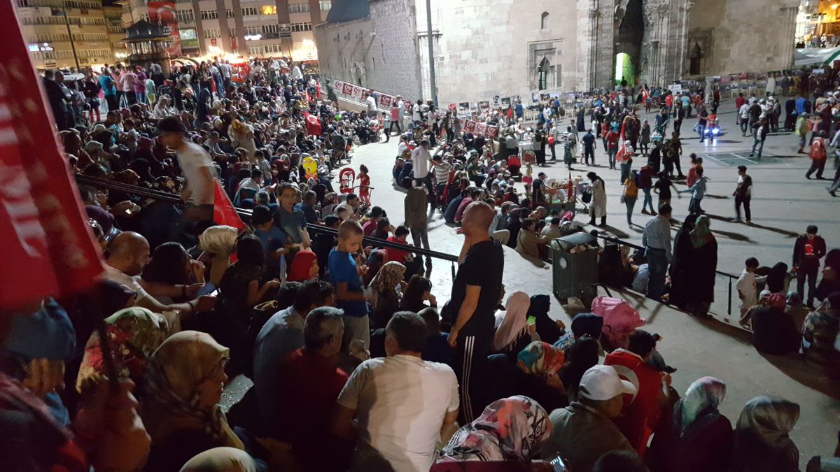 FAZLA SÖZE GEREK VAR MI?

Lafın Tamamı Aptala Söylenir! 

HER ŞEY ORTADA.....