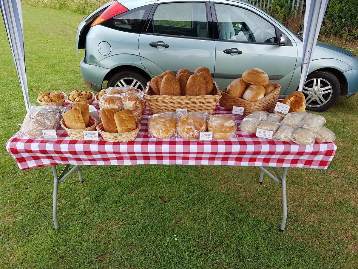BakeryPoppy's tweet image. Busy day at Desborough FC family day. #local #shop #freshbread