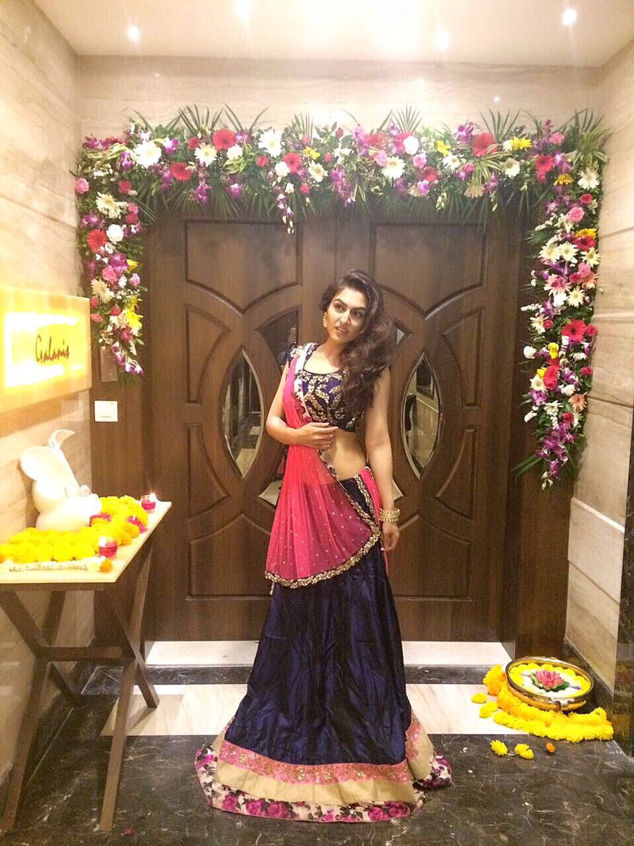 how to dress up for indian housewarming party 24 House warming dress ideas