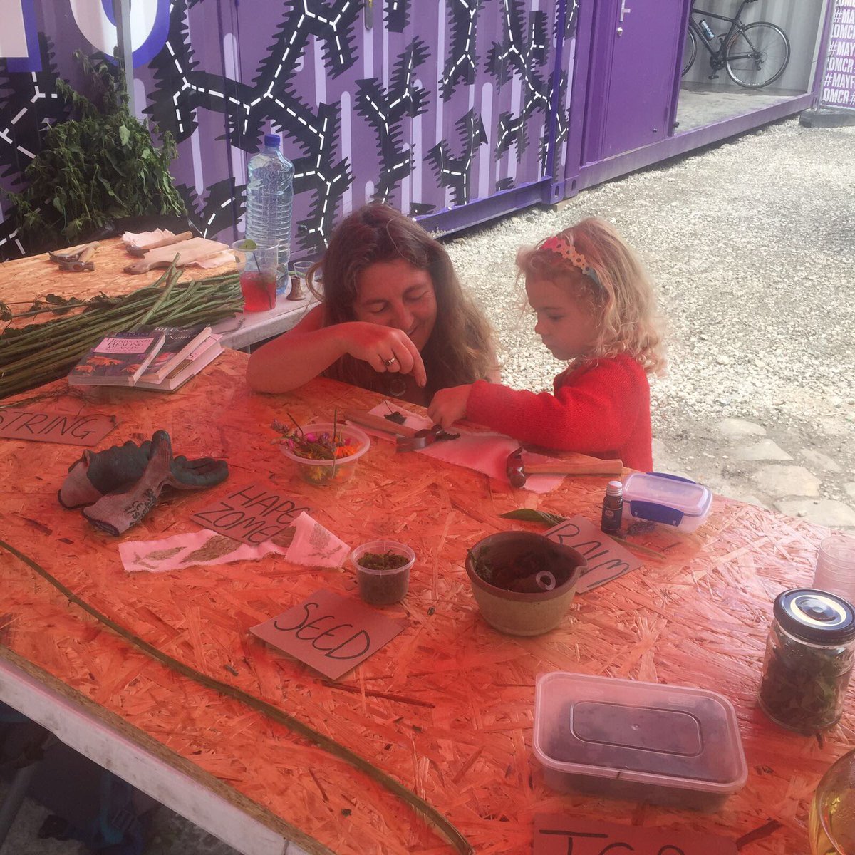 Nettle art! Leaves and little hammers! #PlantPoweredSunday delivered by <a href="/GreenHealthGMcr/">GreenHealth Alliance</a> member <a href="/HulmeCgardenC/">Hulme Community Garden Centre</a> <a href="/GRUBMCR/">GRUB</a>