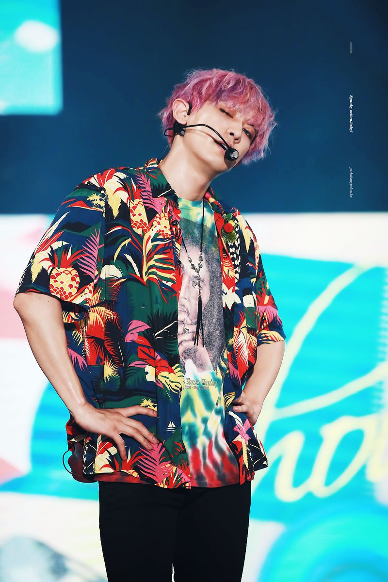 chanyeolit's tweet photo. 🌵🌴🌿🌱#EXO #KoKoBop #엑소 #CHANYEOL https://t.co/Jpq3wpudQw