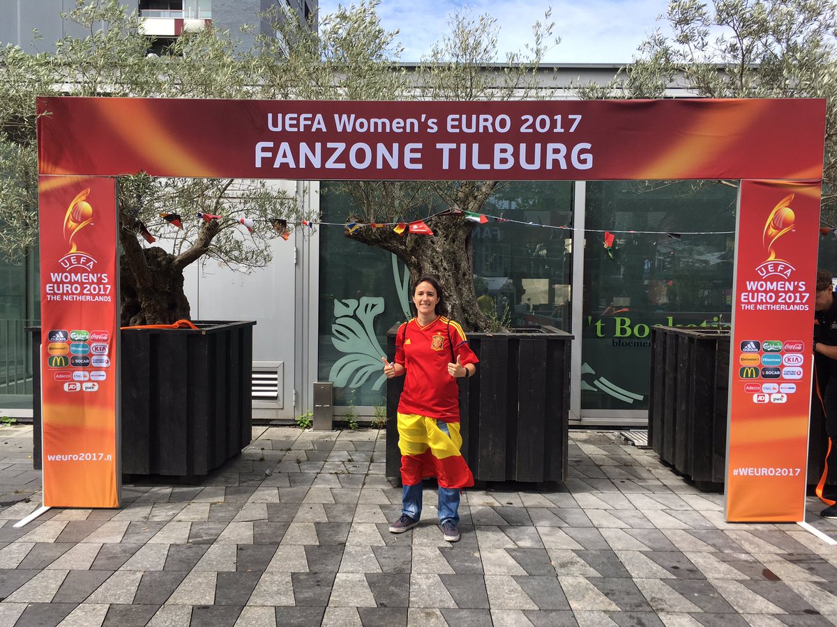 almuTwiteando's tweet photo. Vamos España!!! Fan-zone de Tilburg #WEURO2016 #JugarLucharYGanar https://t.co/qWHY8QDVsn