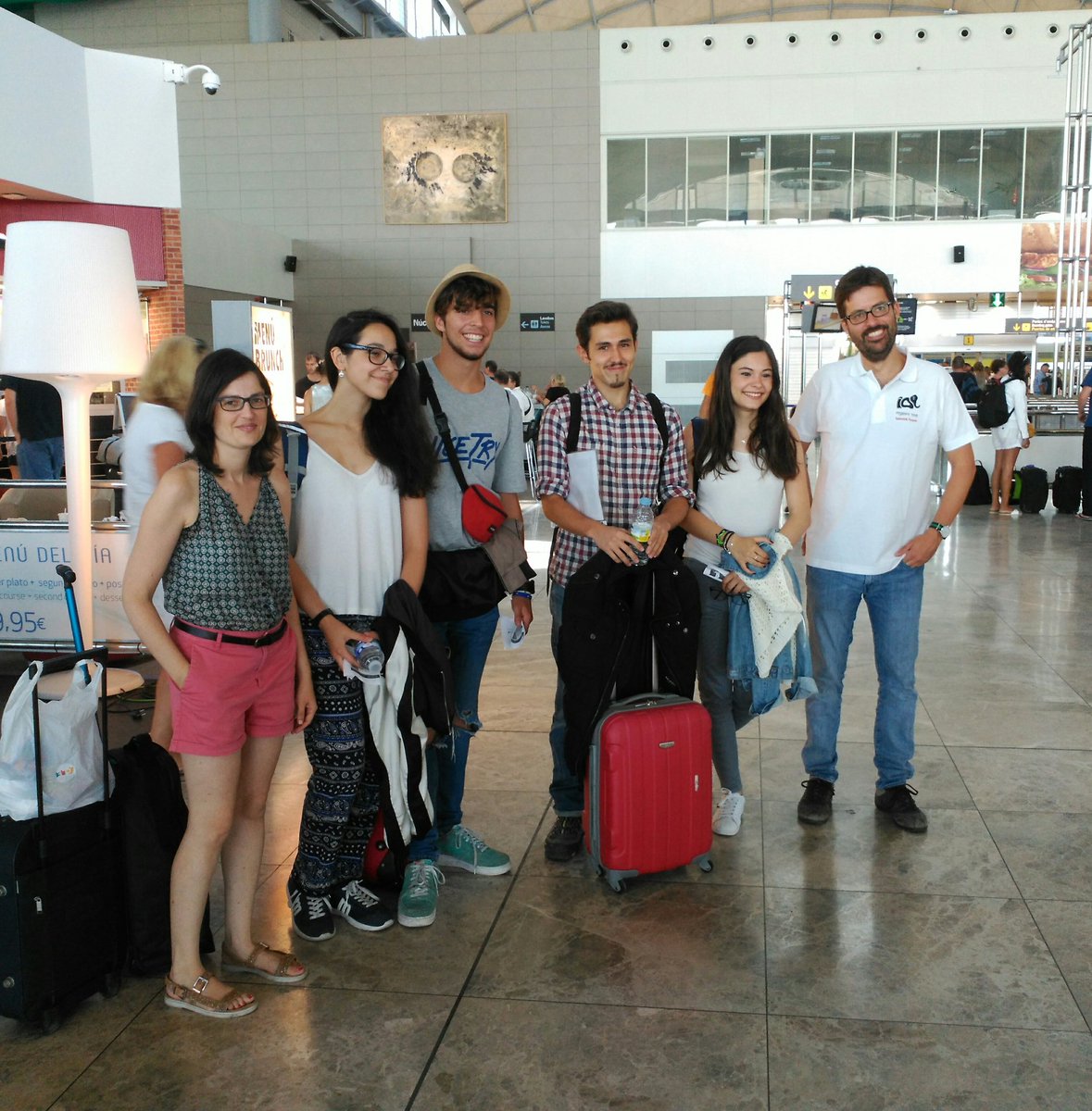 ole_ling's tweet photo. Aquí está nuestro equipo, destino Dublín, con paso firme y decido para disfrutar y competir en la @IOL2017. Good luck!!! https://t.co/L0BPIMwUjN