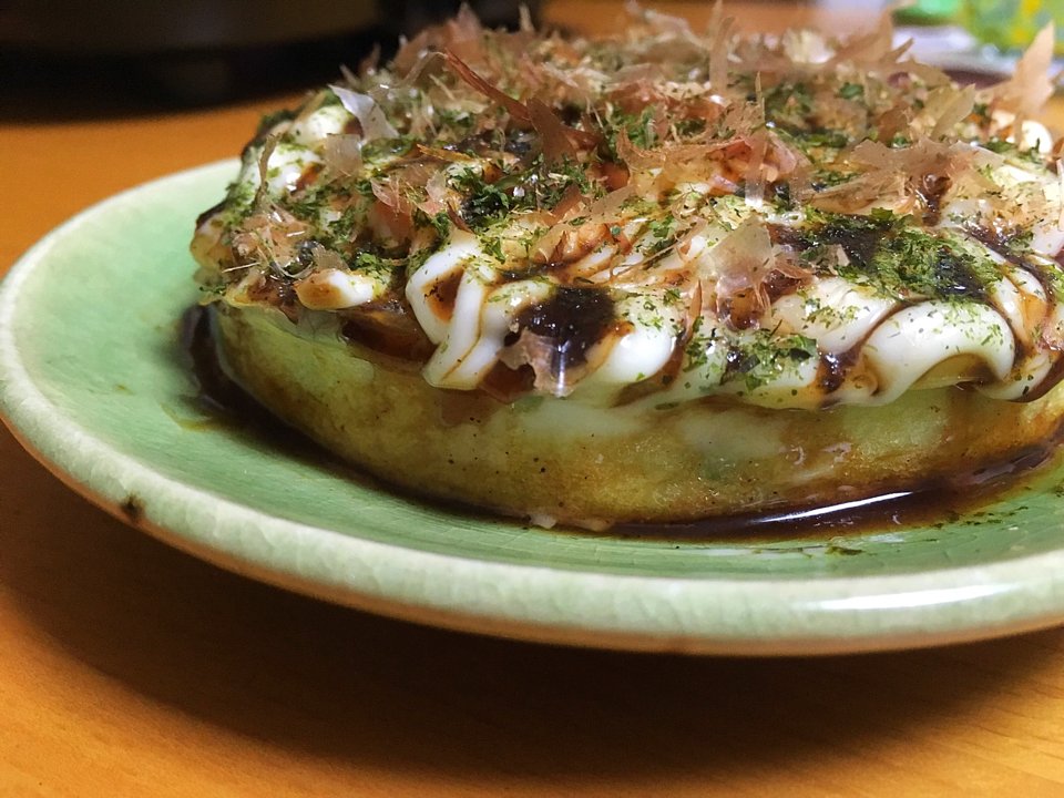 たつ A Twitter お好み焼きのタネが少し余ったのでメロプリフライパンで焼いてみた ソースかけたらただの めっちゃまんまるで厚みのある お好み焼き になってしまった ゆかり要素は何処へ W メロプリ使いにくいフライパン