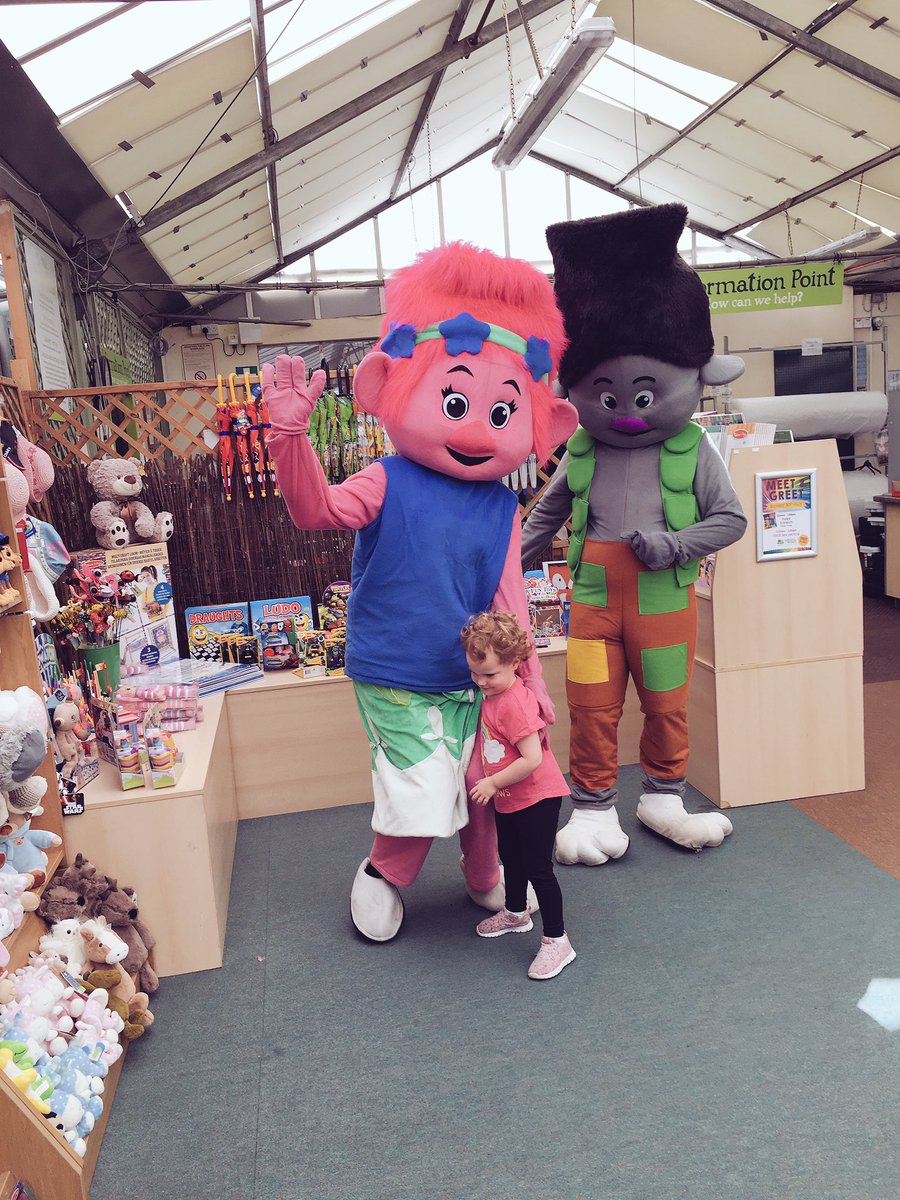 isla_turner's tweet photo. Got to meet Poppy and Branch today #trolls https://t.co/tSj8uOmCij