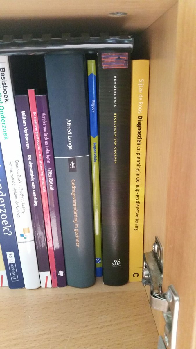 Hof_IM's tweet photo. ik verkoop oude schoolboeken #SPH #MWD #SOCIALWORK #Saxion https://t.co/bRbAZTqi4Y