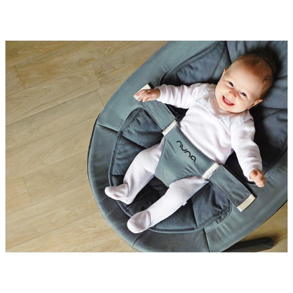 Ausseanne's tweet photo. Y'en a une qui se plaît bien dans sa feuille @nuna_uk 💫 #nuna #nunaleaf #babygirl #happybaby https://t.co/RseT0Hi7dV https://t.co/RYg887OVv8