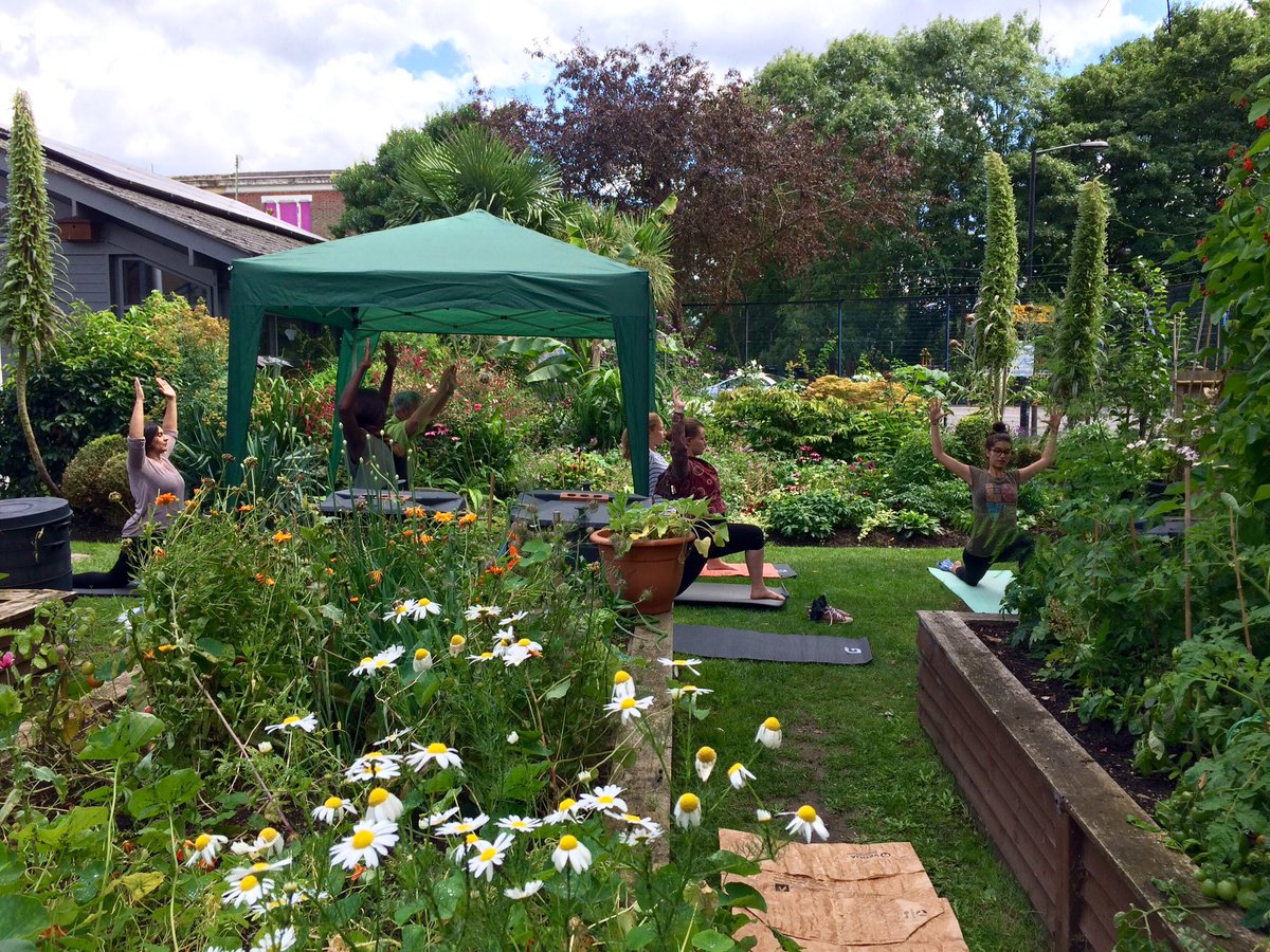 gemmadrake's tweet photo. Happy 30th birthday @WalworthGarden - 🌿🌺💐🌲🌴green oasis in #southwark #communitygarden #beeapart #yoga https://t.co/xdFTtNXdgB