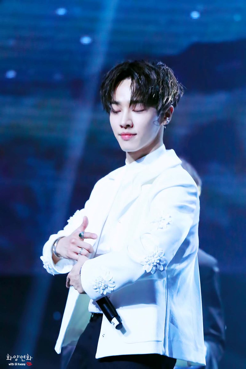 170718 카자흐스탄 광쁘
나의 사랑 너는 어어쁘고 아무 흠이 없구나
#기광 #카자흐스탄 #gikwang

i.imgur.com/G2tRR5Z.jpg
i.imgur.com/EyUnFIG.jpg