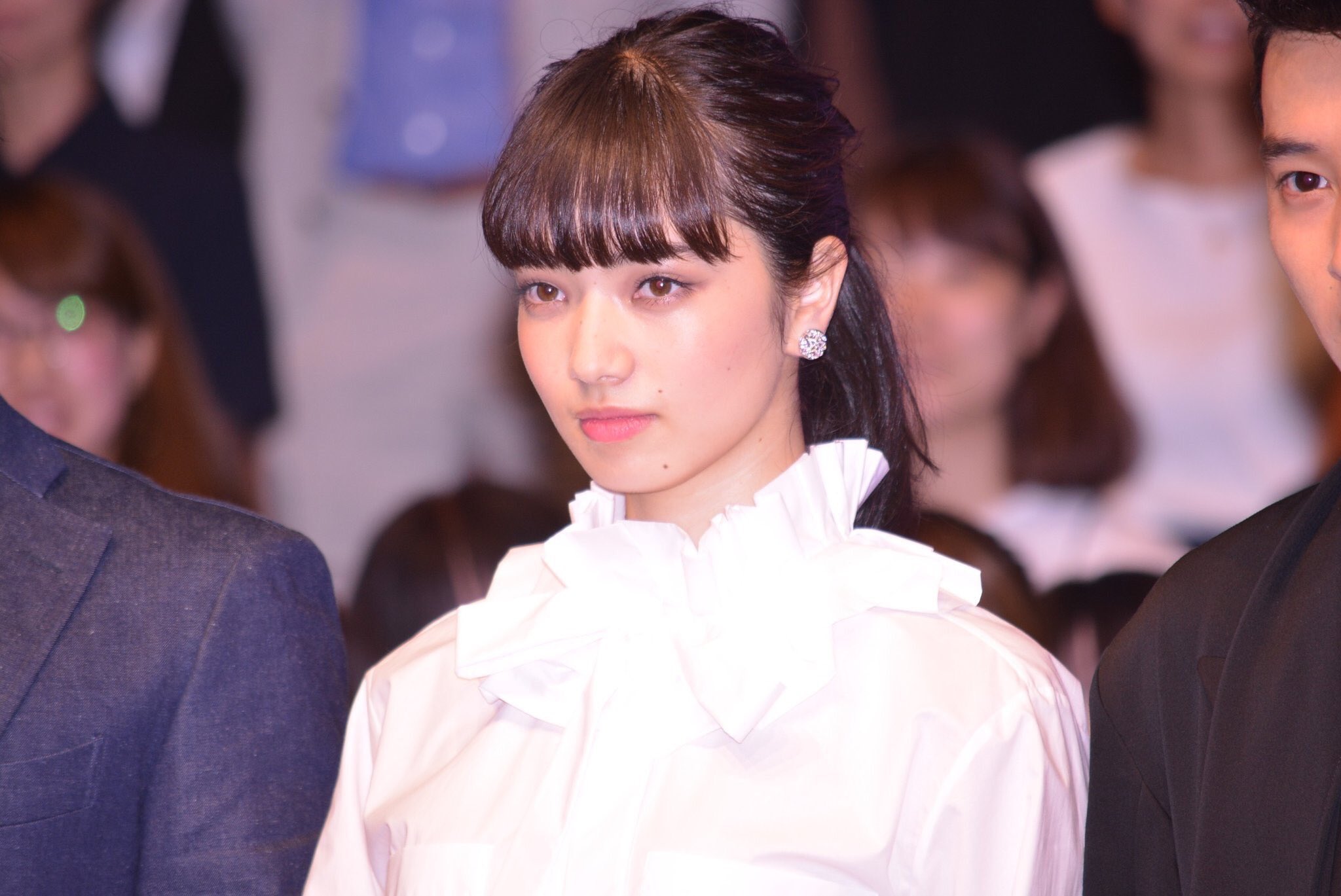 R 私は改めて思った 私はきっと黒髪美女が 好きなんだ そーゆー人達に 惹かれる事があるんだと 黒髪が美しすぎてかっこよすぎて 無理 だから私も染めたんだ こんな人になりたいんだよぉ 小松菜奈 秋元梢 シシドカフカ 二階堂ふみ 黒髪