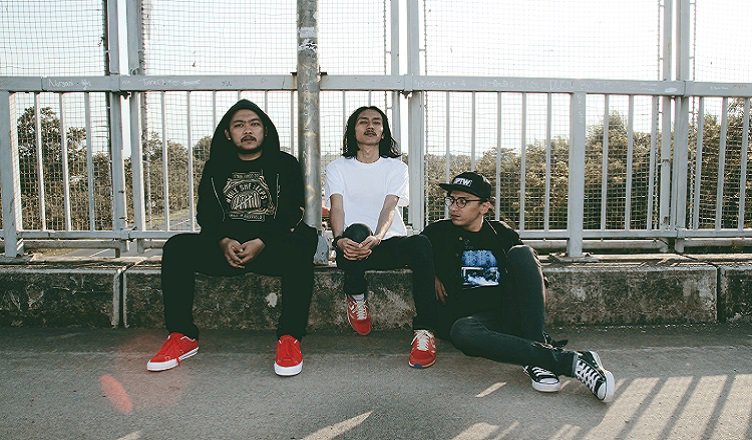 Mari Simak "TALK", Single Ketiga dari WEELEE! wp.me/p4qWXN-6iN | #BeritaMusik <a href="/weeleeofficial/">WEELEE</a>