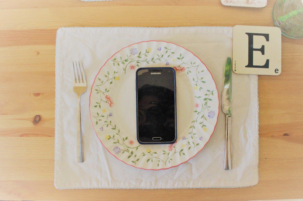 wordsofslow's tweet image. Slow your own – screen-free eating week 4 wordsofslow.wordpress.com/2017/07/30/slo…