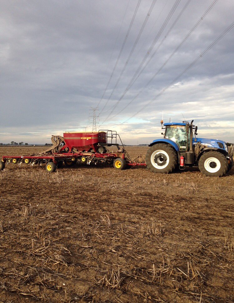 cartys_ag's tweet photo. Forsale 8 meter seedhawk 3 year old (5000ha) $4500 worth of brand new roto scrapers $135,000 inc 0488333499 #RETWEET https://t.co/JKb2BQIEr5