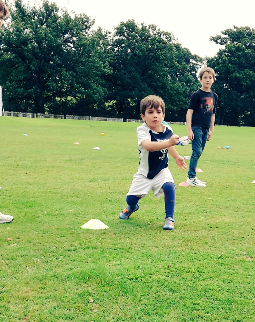 thevsportscamp's tweet photo. Few snaps from #Rugby this week! #PassBackwards #leadership #safe #fun #affordable #SportsCamp #Outdoors #MillHill #summerholidays https://t.co/nI1dMDNA53