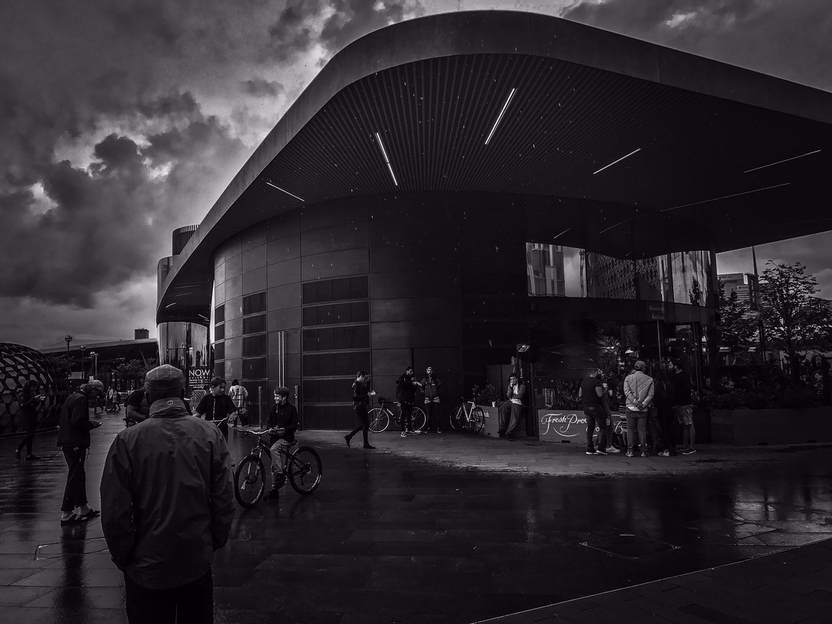 YakanaFilms's tweet photo. London rain #yakanafilms #cinematography #filmmaker #moviemaker #photographer #streetphotography London #passion #art #inspiration https://t.co/ZkFqfvvBTP