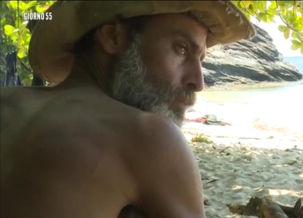 ItsGiada's tweet photo. #sonofattimiei #iostoconraz #isola #2017 #buongiorno e #buoonadomenica https://t.co/KdoIvJ2P23