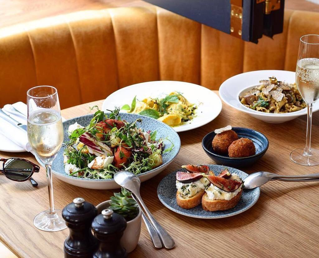 BernardisLondon's tweet photo. #SummerSundays with stunning food by head chef @MissGidda set to tunes from Alex Gromadzki. DJ starts at 1.30pm [📸 cred @foodsiliketoea1] 🎧🥂 https://t.co/SSaFvKdLNu