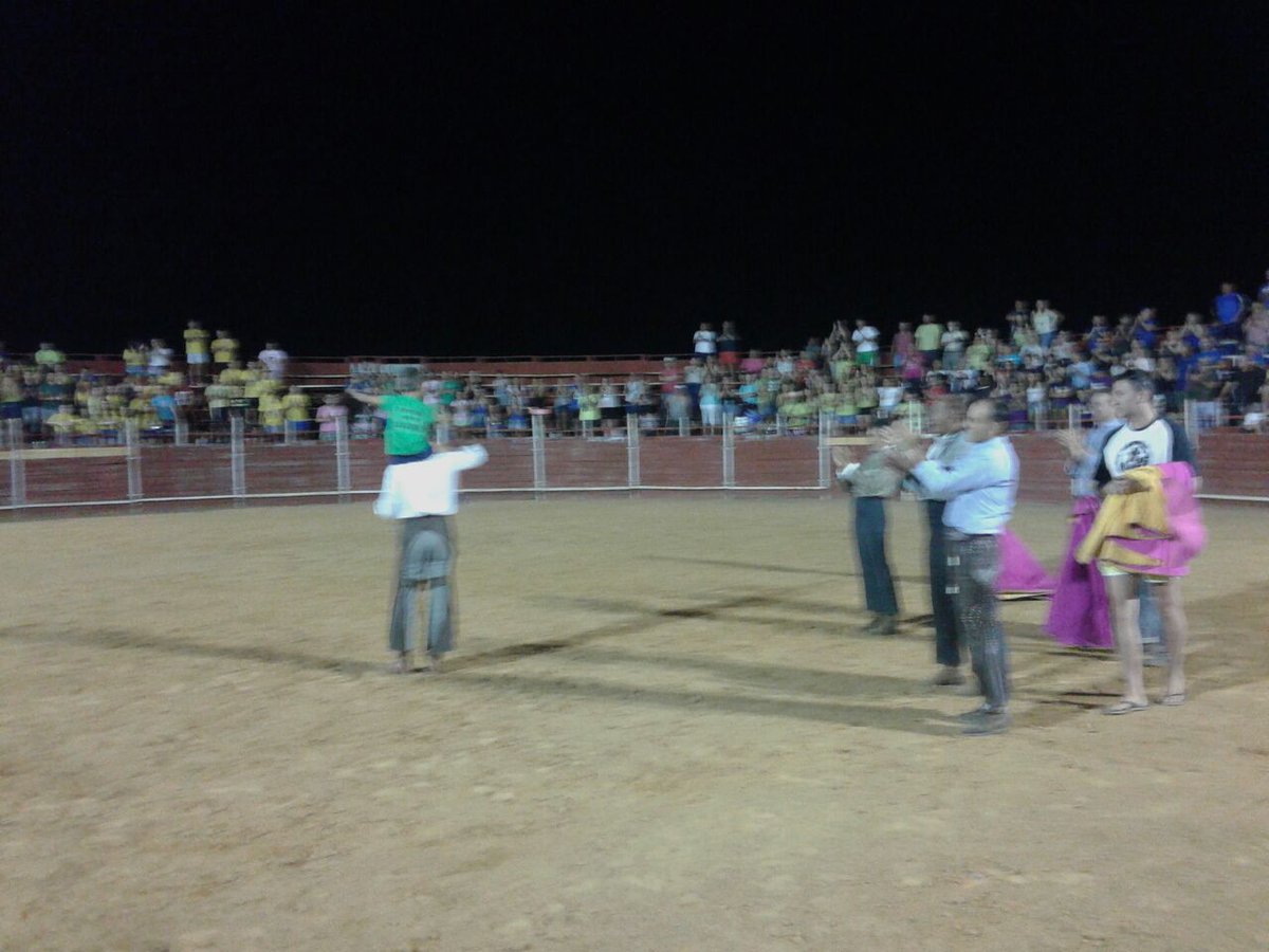 Chapurra_'s tweet photo. Ayer fue una tarde especial Cabezarrubias, la gente acudió y se pudo ayudar paliar algo la enfermedad d un niñito q le hace mucha falta https://t.co/6QTOuj27xd