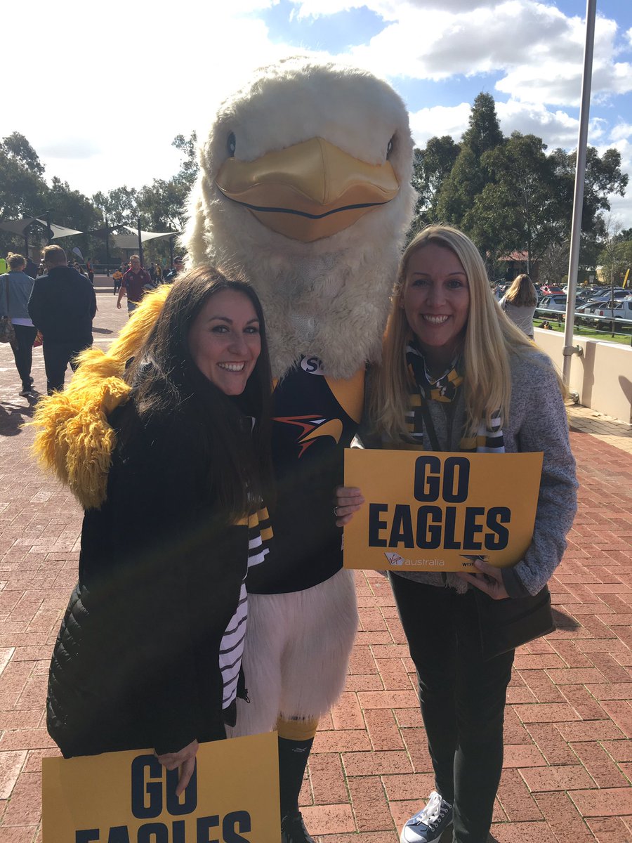 77Hawksley's tweet photo. Watching the West Coast Eagles play 💙💛💙💛 https://t.co/7eaBK1xT4m