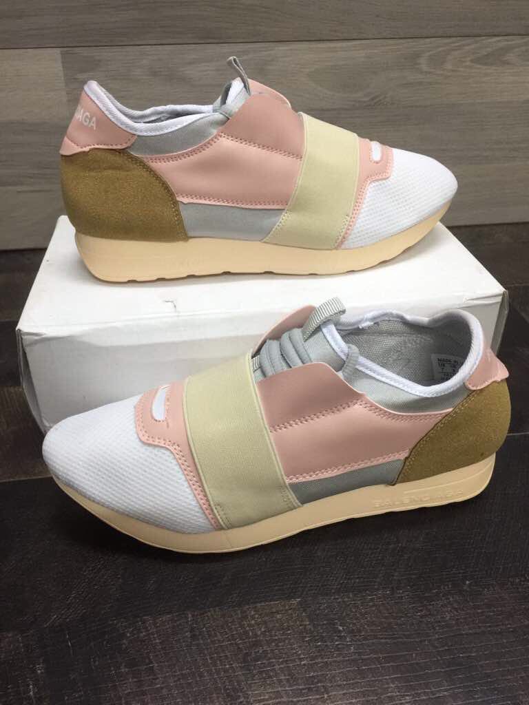 شوزات بلنسيقا
١٨٠ريال فقط