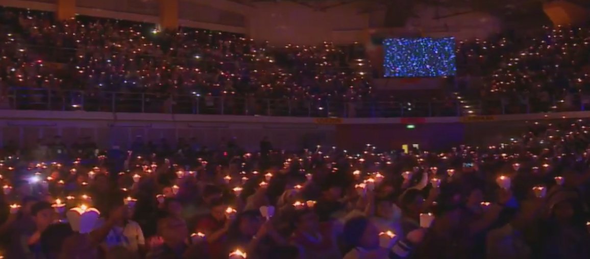 pcne2017's tweet photo. PHOTO: The faithful singing "Tell the World of His Love." #PCNE4 #PCNE2017 #NewEvangelization #UST https://t.co/mePfujyS1x