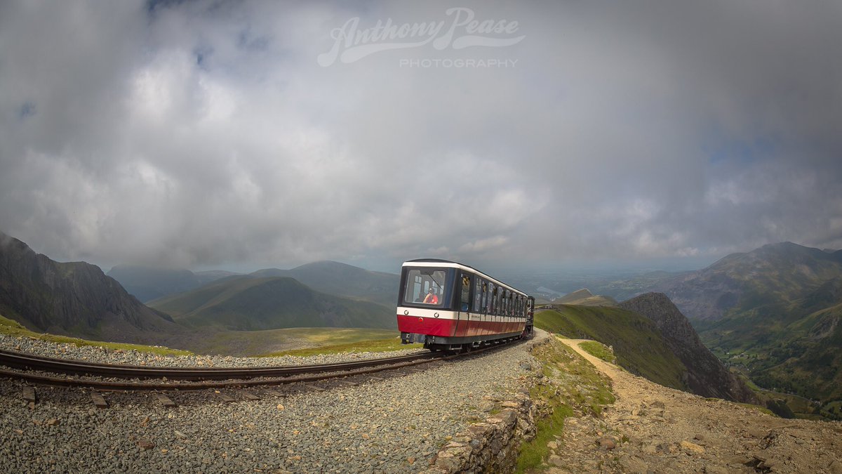 ItsYourWales's tweet photo. Anthony suggests "Maybe one of the finest train journeys ever" Great advert for Wales &amp; Snowdonia - Courtesy @pease971 https://t.co/nvac1HEF4d