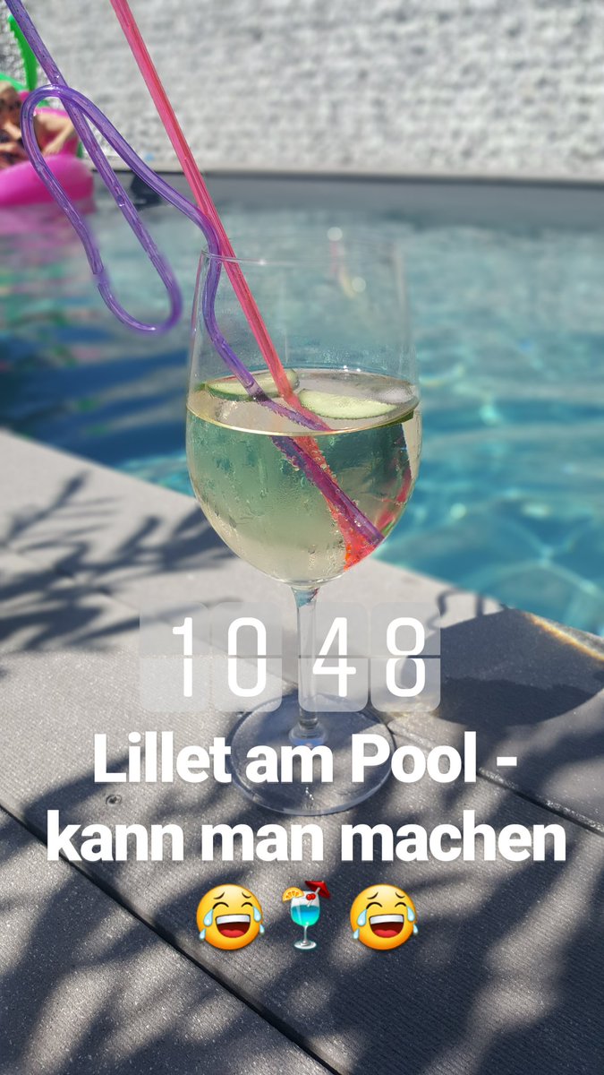 Topf_und_Deckel's tweet photo. Lillet am Pool. Um 11:00 Uhr am Morgen. Muss man nicht machen. Kann man aber #cincin #summertime https://t.co/YDfMMGFGQu