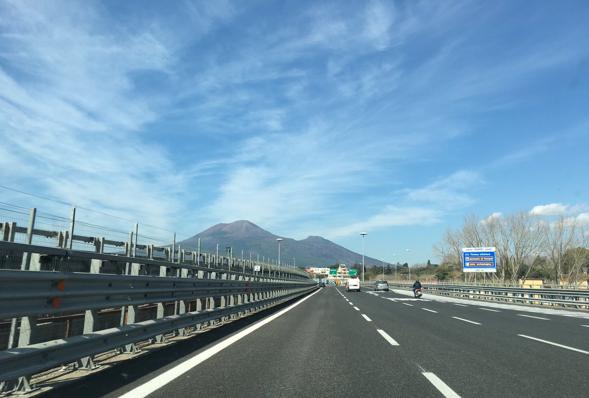 mibov's tweet photo. In un mare di ulivi in Puglia, al tramonto in Toscana, attraversando la Lombardia, scoprendo il Vesuvio nei luoghi di Leopardi #sullastrada https://t.co/MykiIvnF0t