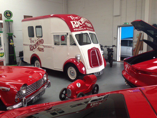 ArmsRichmond's tweet photo. #iconic 1955 Morris J fully kitted mobile kitchen available for "Richmond Arms Outside" Garden Parties, business https://t.co/jFjbKUnzKo