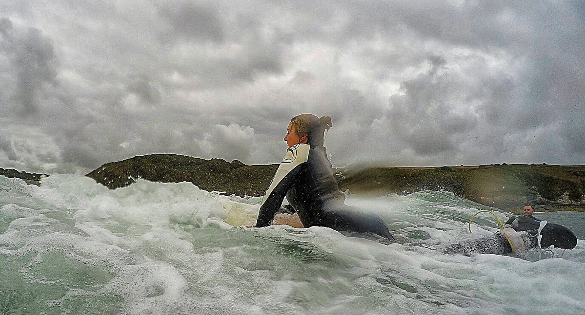 ItsYourWales's tweet photo. Surf day at Abermawr - bit crazy but much respect! This from Karen - courtesy @KirazliKoy https://t.co/4PGdwTOKPx
