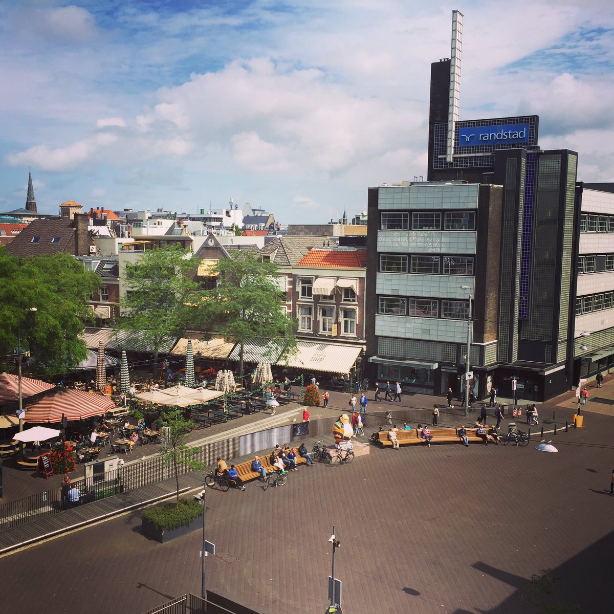 Bolle79's tweet photo. Nieuwe Haagse #hotspot #roofbar van #Bleyenberg aan de Grote Markt... leuk plekje met uitzicht op #haagseharry 

#thisisthehague #denhaag https://t.co/p8KE5v6b4J