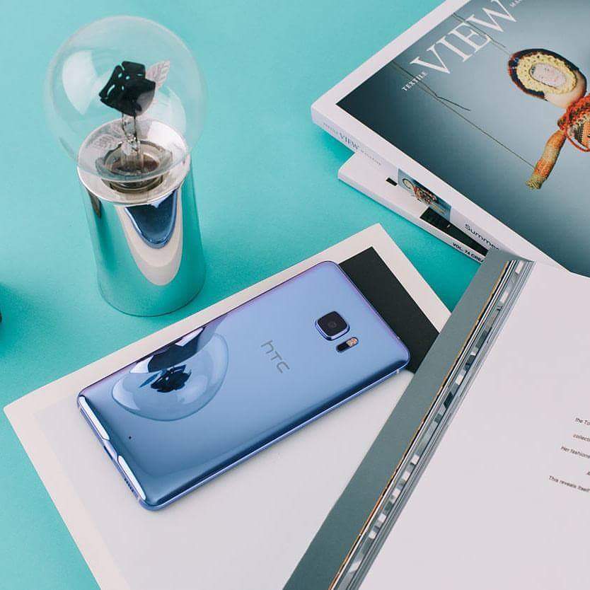 sardroid's tweet photo. #HTCUUltra w kolorze #AmazingSilver https://t.co/9kl897bcJs