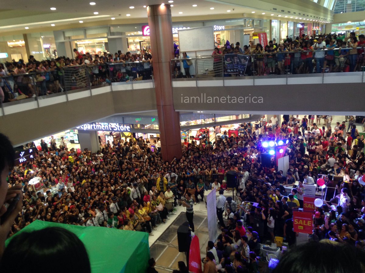 jnkfied's tweet photo. GRABE ANG DAMING TAO!!! NAKAKAPROUD KA @aldenrichards02 😭❤️

#ALDENwithYaleMeetAndGreet https://t.co/f5LqCveTkH
