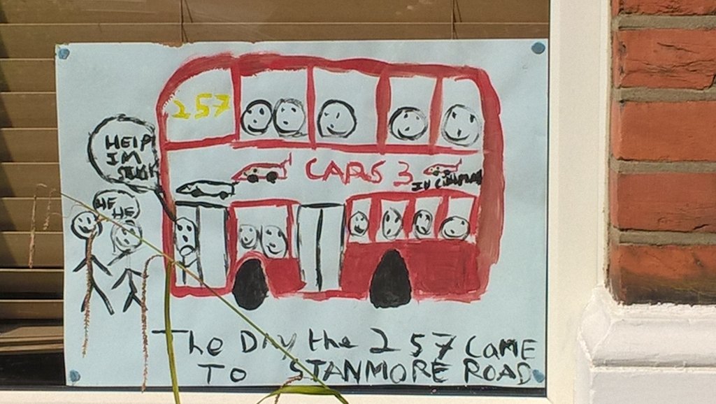 Hiraleeee's tweet photo. Remembering the day the 257 bus got stuck on Stanmore Rd #E11 #LetsFill #Leytonstone with #art https://t.co/wTsdQfOPOP