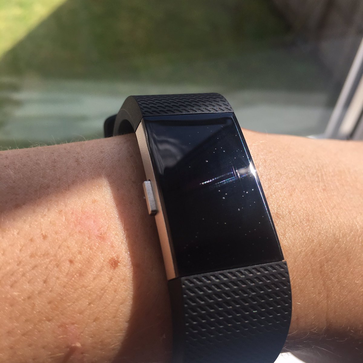 RaraWilly's tweet photo. Hi @fitbit @FitbitSupport I've had my new Fitbit for a week and have noticed specs under the screen display, my friends does not??? https://t.co/GJhcIZQCqO
