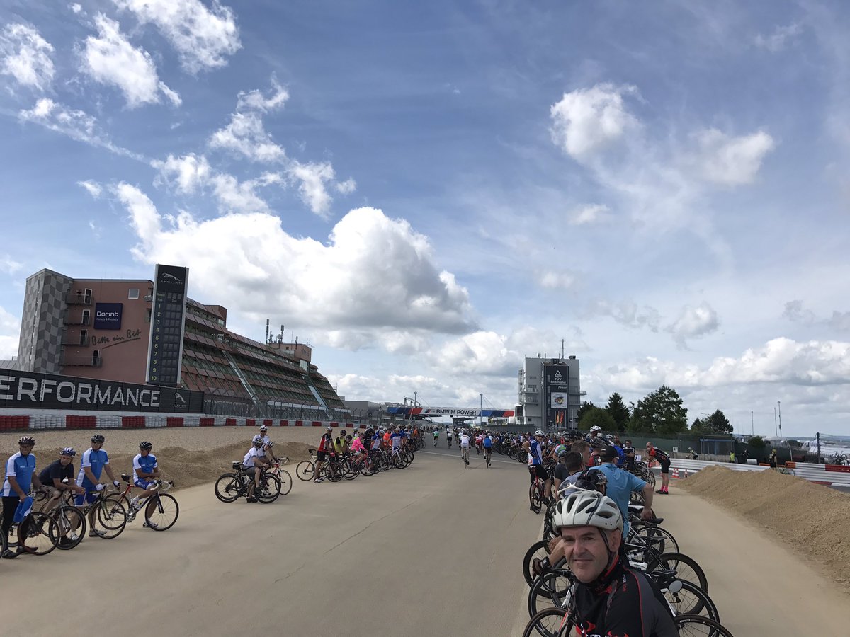 Letzte Runde ist doch ne 0:50:06 h geworden 😳anyway, jetzt stehen wir an der Zielgeraden und kommen gleich gemeinsam mi 24 Runden ins Ziel