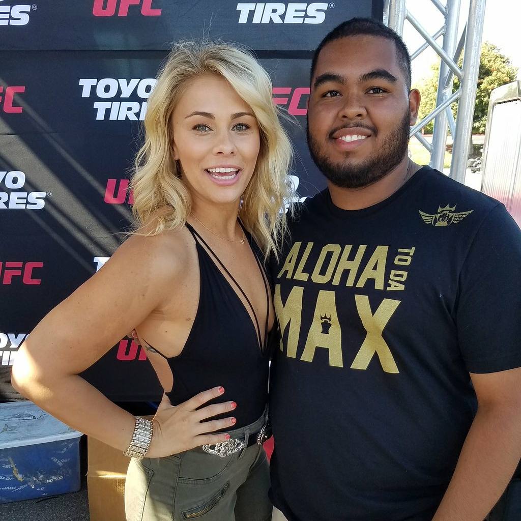 AdanValencia209's tweet photo. Finally got my chance to meet the beautiful  @PaigeVanzantUFC 💓💓 #UFC214 #ufcfanvillage https://t.co/7yu9jXnPKJ
