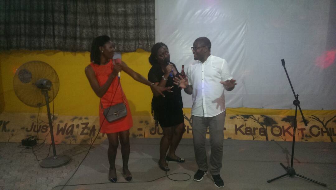 CresyCard's tweet photo. [ #SnuggUp ] Hier soir, soirée #karaoké pour quelques membres #Snuggig à Douala. Dans Snuggig, le micro ne nous fait pas peur #TheNoise https://t.co/BOMTalcHlE