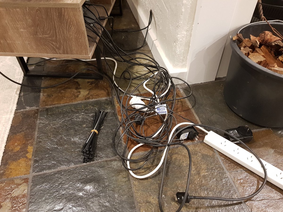 charlietech's tweet photo. Discovered why my #chromecast was offline. I love lazy Sundays #cablecleanup https://t.co/2WCvVary8T