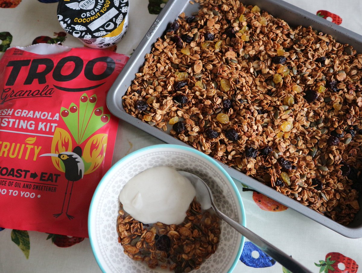 MummyLauretta's tweet photo. I've tried this new granola from @eattroo for the first time today. You add your own oil and sweetener and then bake it yourself👌😋 @eattroo https://t.co/oYMn4U4UJ9