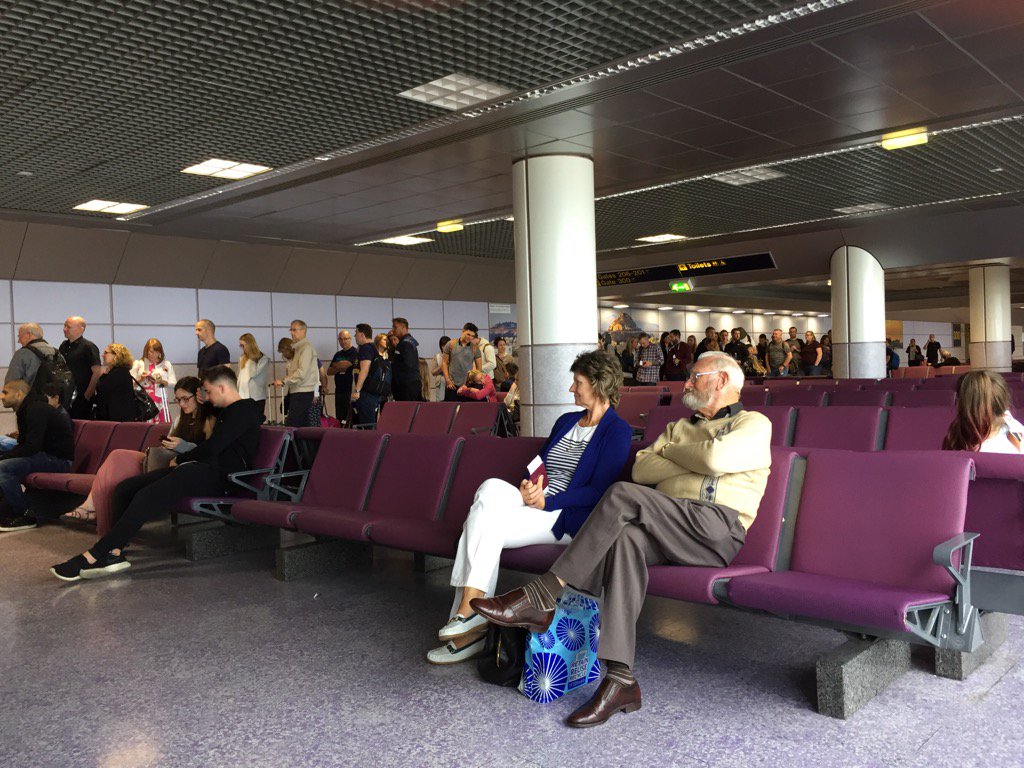 SimonSNorth's tweet photo. Quick the aircraft leaves in...
45 minutes! https://t.co/zExJFtcNXj