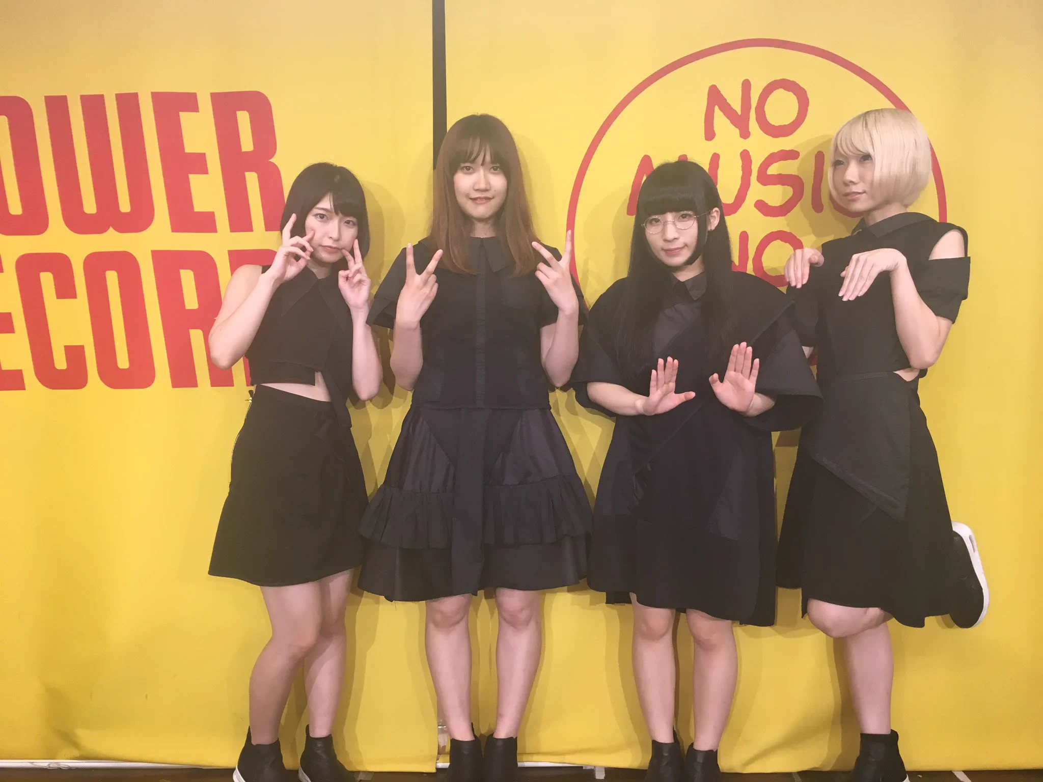 Maison book girl (@maisonbookgirl) / X