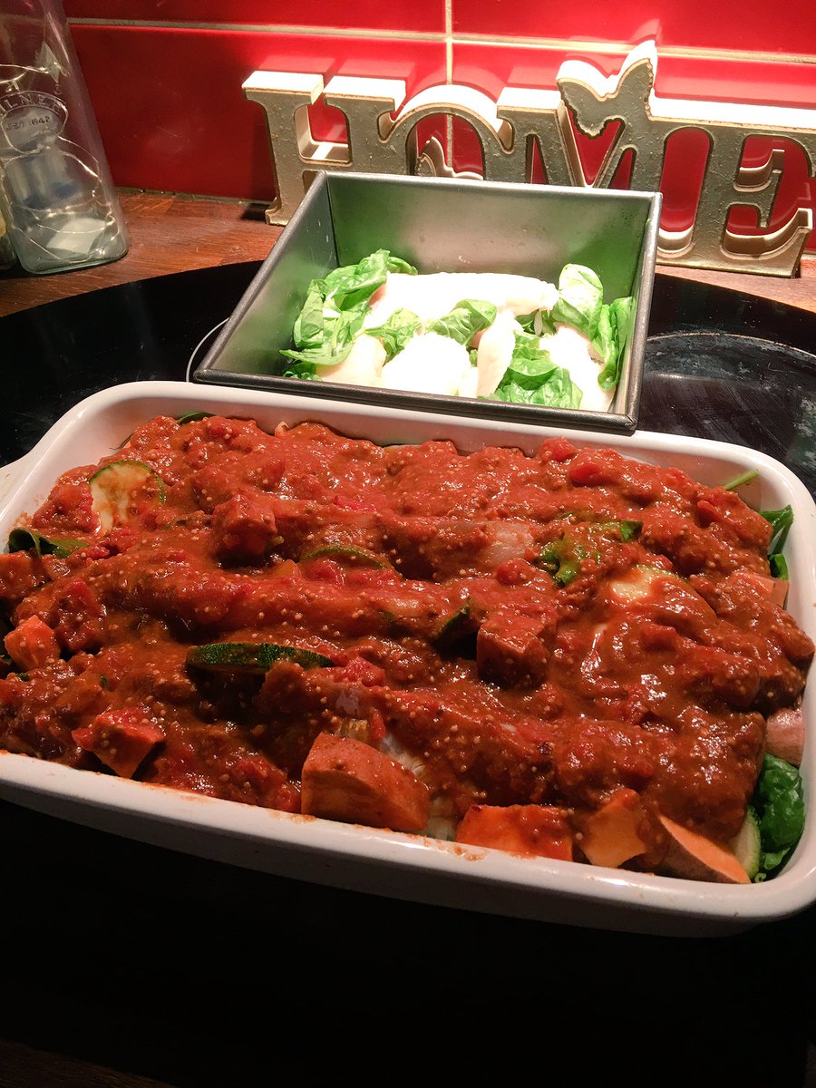 BeckiDibs's tweet photo. #NoTime #madetime to #Diet so cooked 30 @SlimmingWorld dinners at once #Preparation #determined even cooked the cats 🐱 fish and spinach too! https://t.co/3QPZ3jEZb9