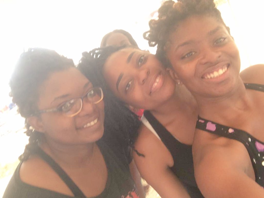 CresyCard's tweet photo. [ #SnuggUp ] La souplesse des filles de #Snuggig n'est plus à démontrer. Surtout quand elles se retrouvent pour 1e séance de #Yoga.
#Snuggig https://t.co/o0VYZEWlrR
