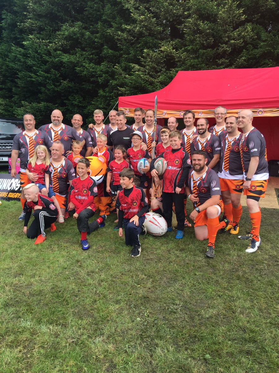 Penybancjuniors's tweet photo. Brilliant day at the @evofitcentre 6's. Dad's and coaches did the juniors proud 🖒🐯. Thanks @Penybanc_Tigers and @Nigelrefowens for the photo https://t.co/Q22QmmteGU